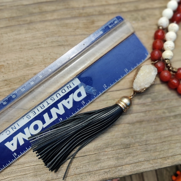 Boho 30" red jade and white howlite turquoise druzy tassel necklace - Picture 16 of 16